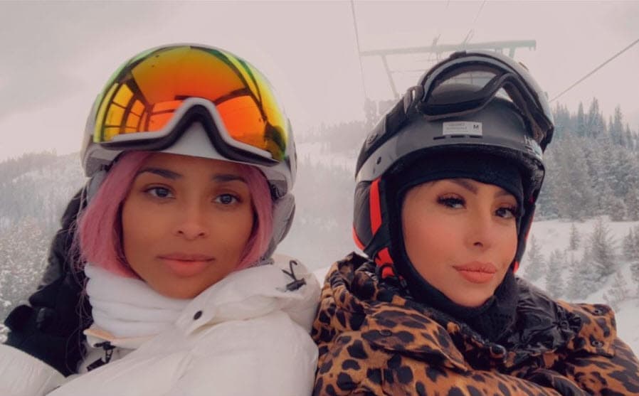 Explicó que las ganancias serán destinadas a la Fundación Deportiva Mamba y Mambacita "que se dedica a crear un impacto positivo para los atletas desatendidos y las mujeres jóvenes en el deporte".
<br>