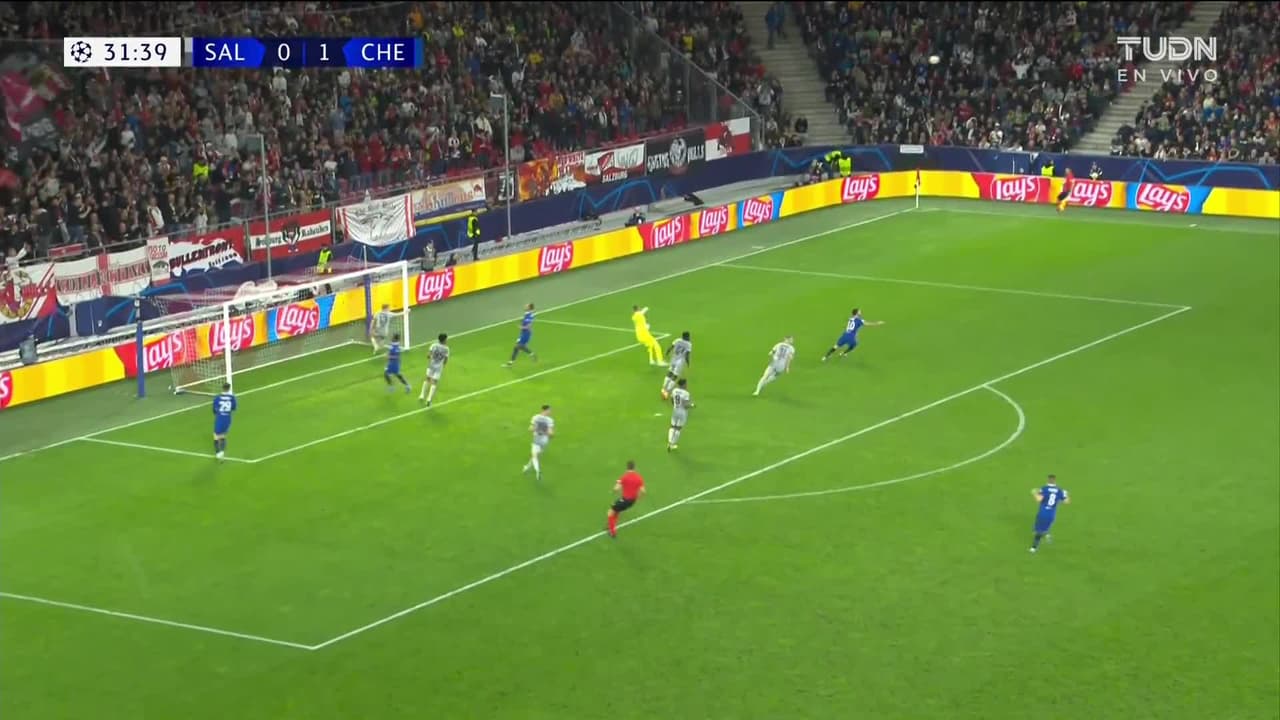 ¡TIRO ATAJADO! disparo por Pierre-Emerick Aubameyang.