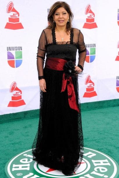 Los fashionistas tuvieron mucho de qué hablar con el atuendo de algunas de las estrellas invitadas a los Latin GRAMMY. Los artistas no sólo dejan volar su creatividad para componer canciones sino también para vestirse. Desafortunadamente no se escaparon de caer en la lista de los peor vestidos.