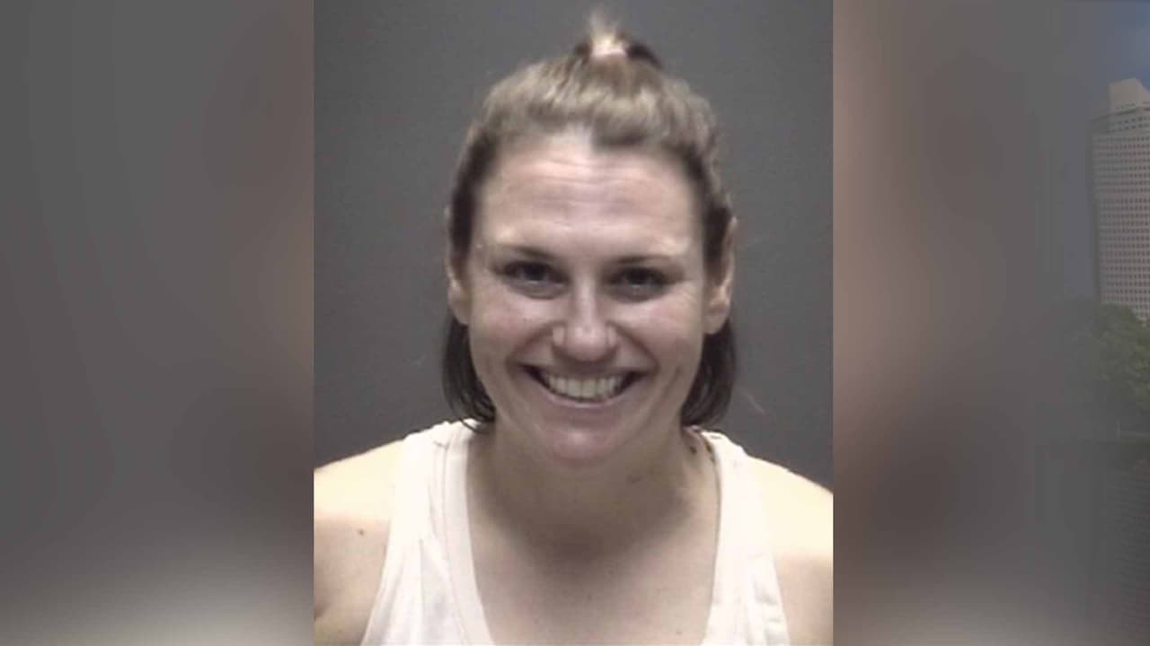 Andrea Glaser, 36 años, enfrenta cargos por DUI