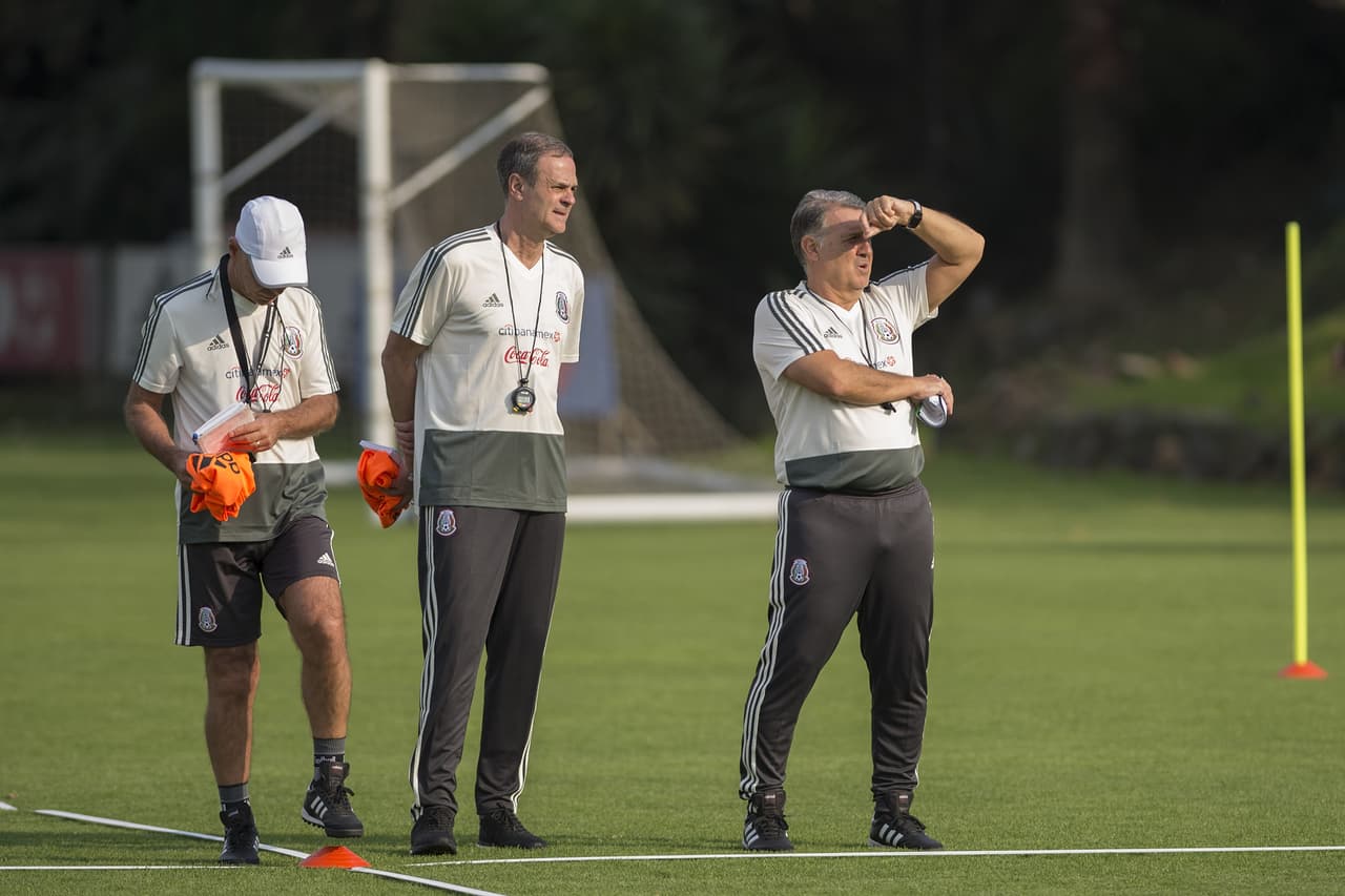 Detallista, enérgico, atento y muy dinámico se notó al argentino Gerardo Martino en su primer entrenamiento como director técnico de México en el Centro de Alto Rendimiento en la Ciudad de Mexico.
