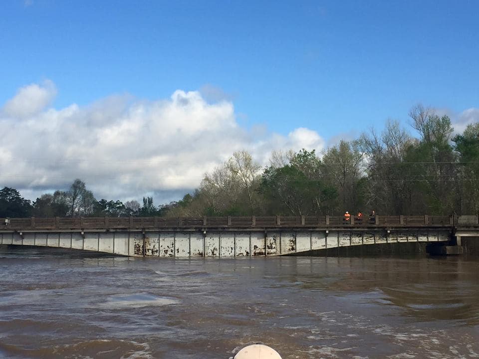 Los niveles del agua en Deweyville alcanzaron números historicos.