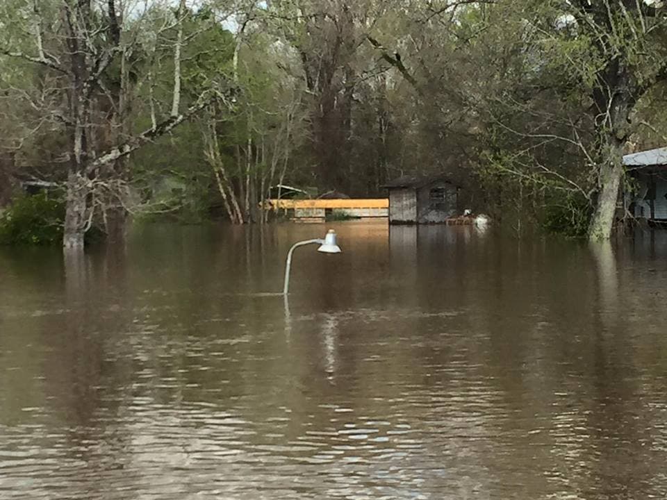Gobernador Greg Abbott visitará zonas afectadas por inundaciones severas.