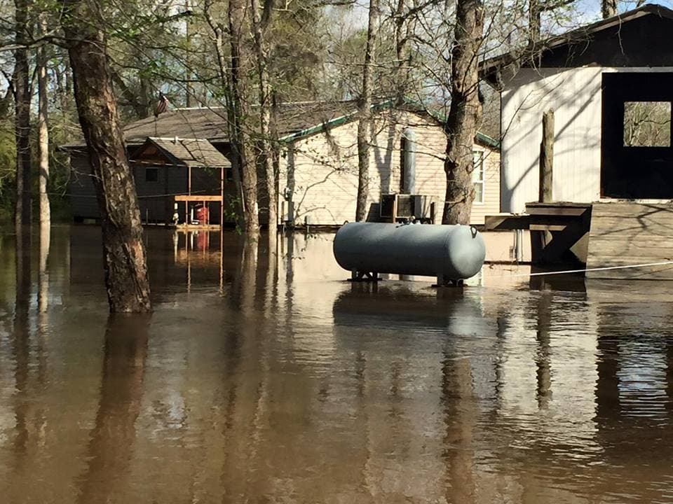 El gobernador de Texas dice que su despacho está haciendo todo lo posible para auxiliar a los condados afectados.