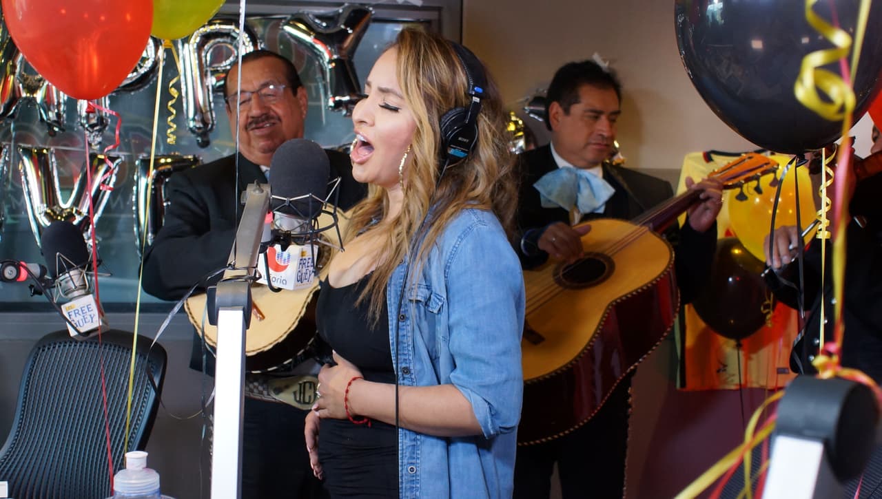 Que hasta ganas le dieron de cantar.