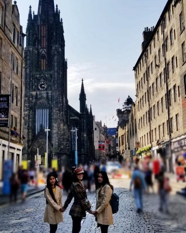 Grandes aventuras han pasado. Esta linda postal corresponde a agosto de 2019 de su viaje en familia a Escocia.