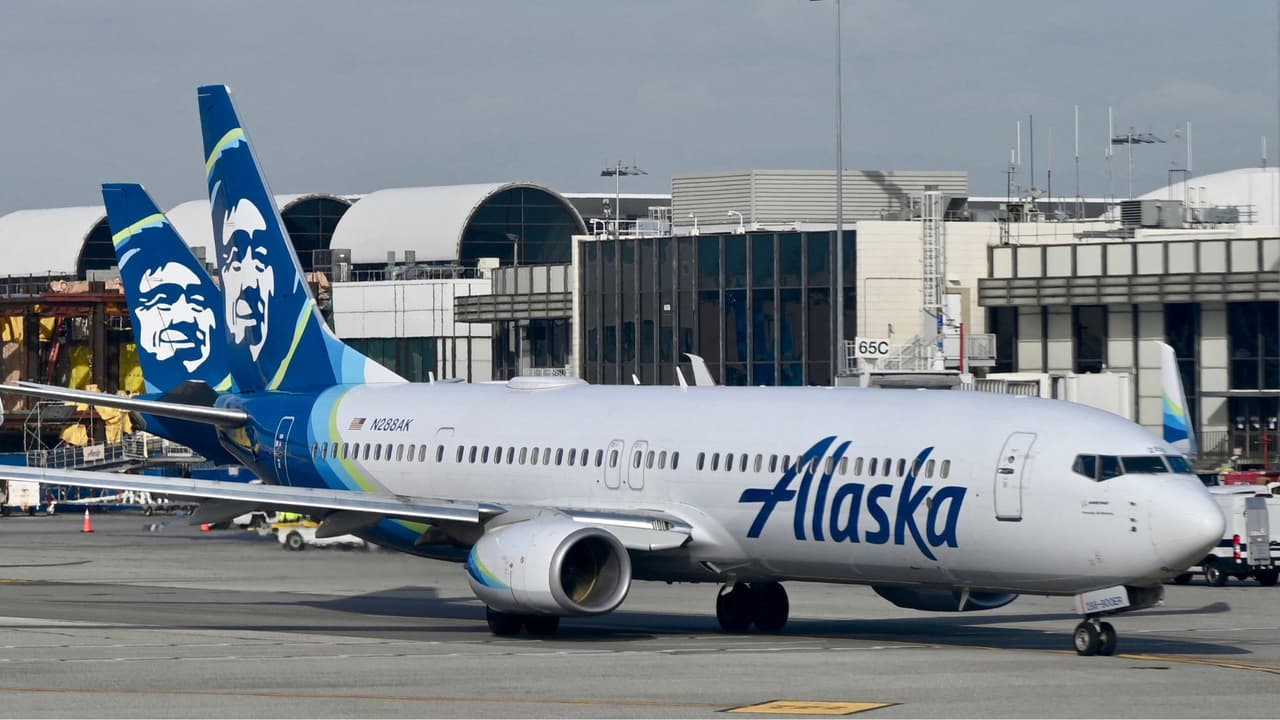 Aterradores momentos: pasajeros de un vuelo de Alaska Airlines viven un gran susto durante aterrizaje