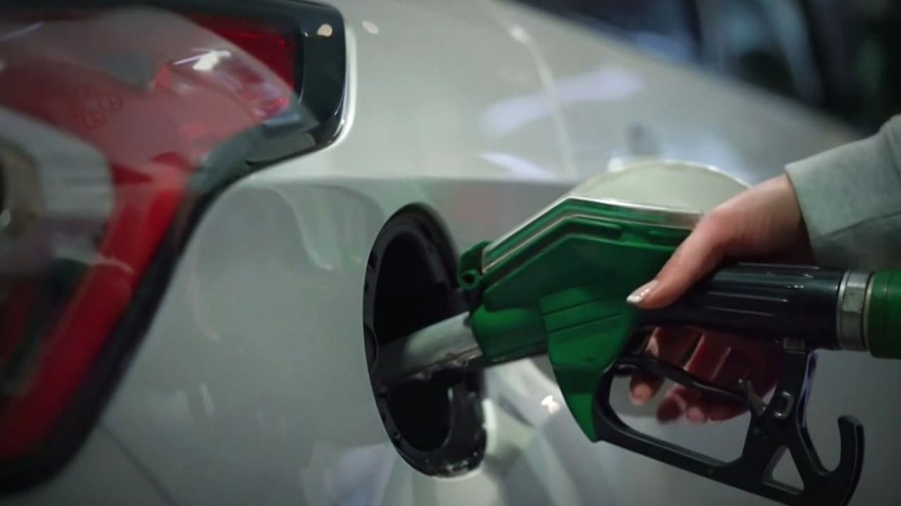 Guerra con Irán vuelve a presionar el bolsillo: Así impacta el precio de la gasolina hoy