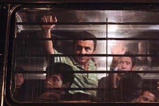 Inmirantes indocumentados centroamericanos deportados por ICE desde Arizona.