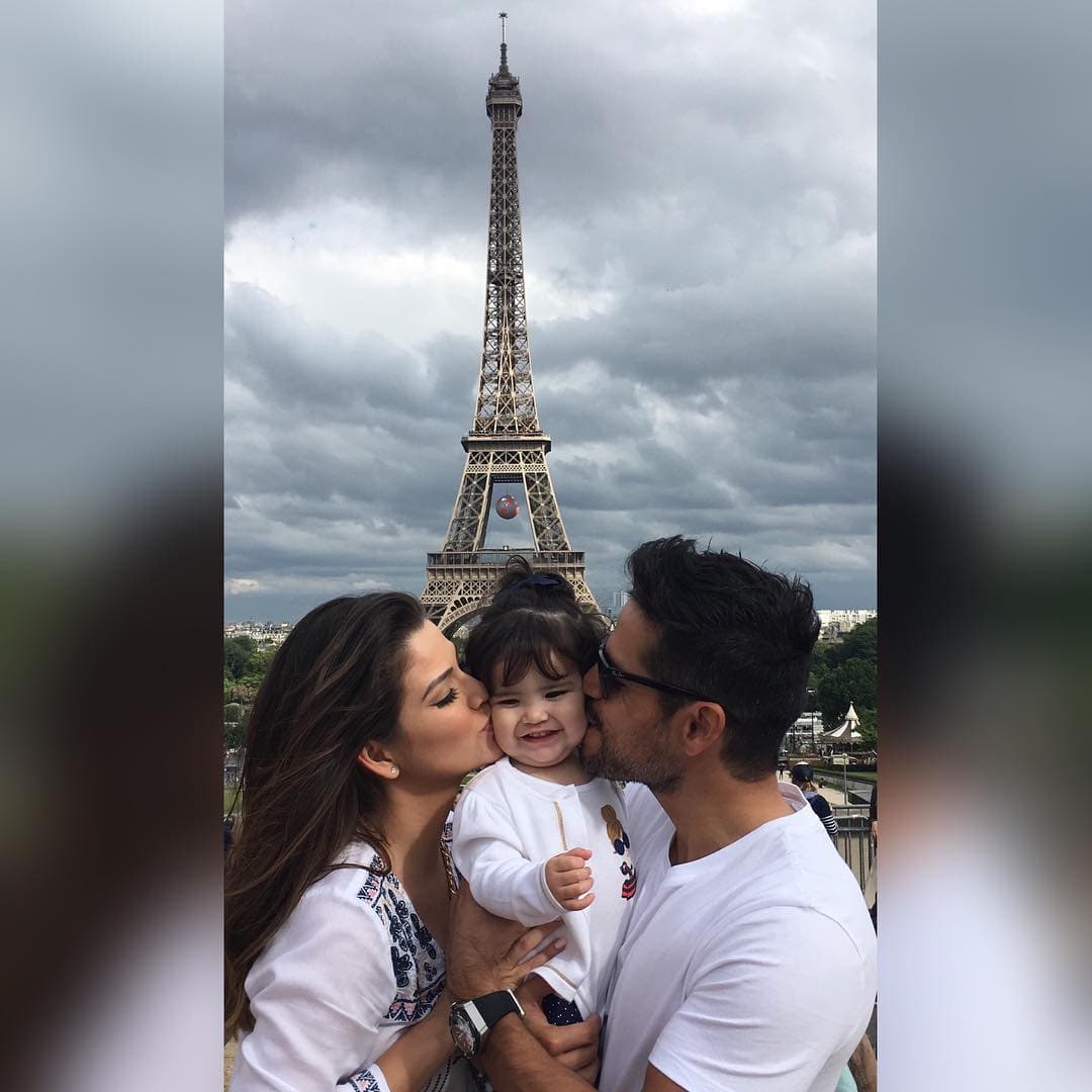 La exreina de Nuestra Belleza Latina tuvo la oportunidad de guardar un grato recuerdo en París en compañía de su familia. Giulietta apenas tenía un año cuando sus papis la llevaron a conocer ‘la ciudad del amor’.
<br>