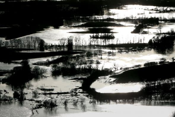 Además de las alertas graves, la agencia tiene otras 300 alertas menos graves en Inglaterra y Gales.