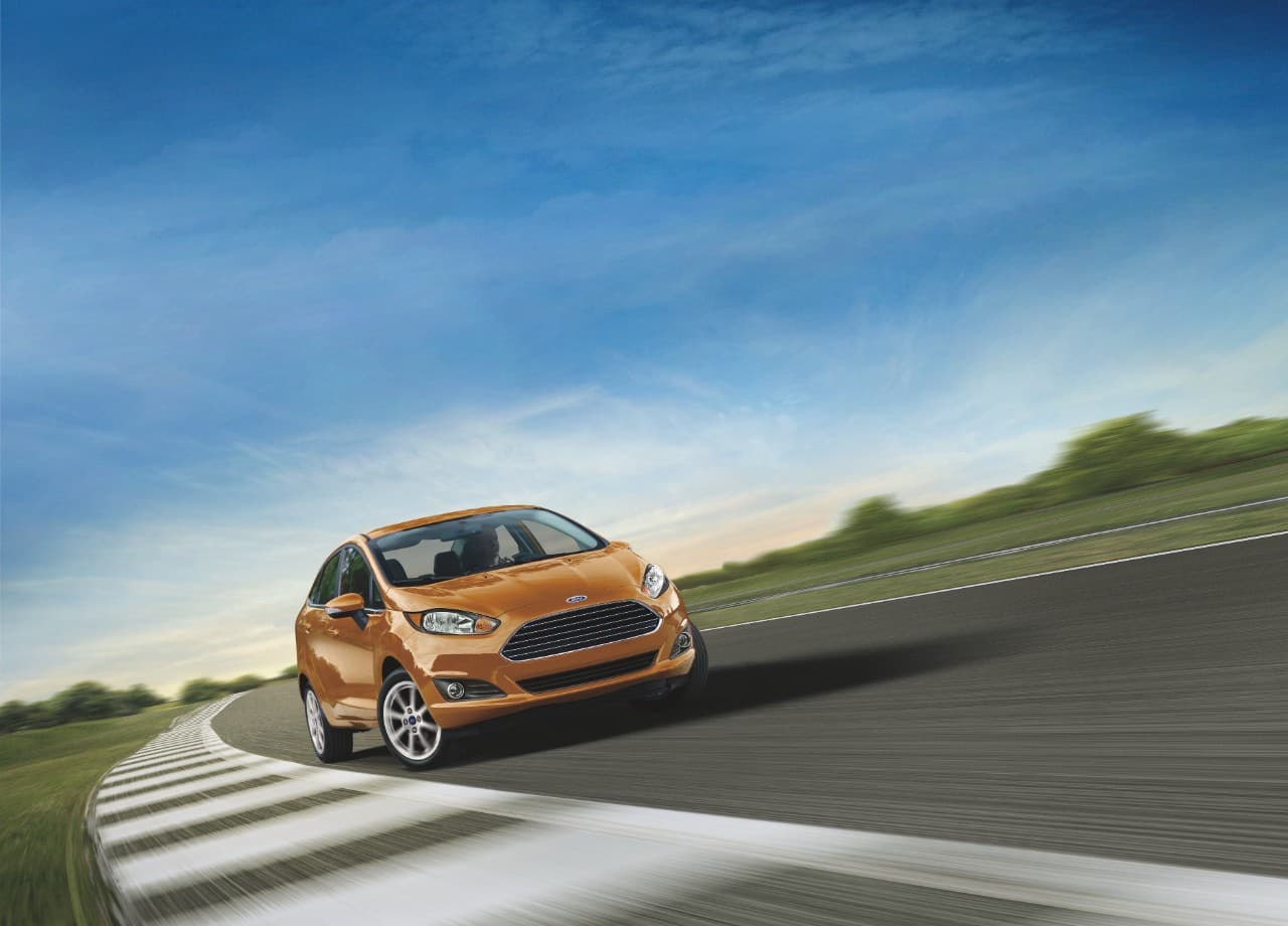 Puesto 4 – Ford Fiesta Sedan: El sedan más pequeño de la marca queda a las puertas del podio de este ranking. Su precio es de 14,535 dólares, siendo el primero de esta lista en bajar la barrera de los 15,000.