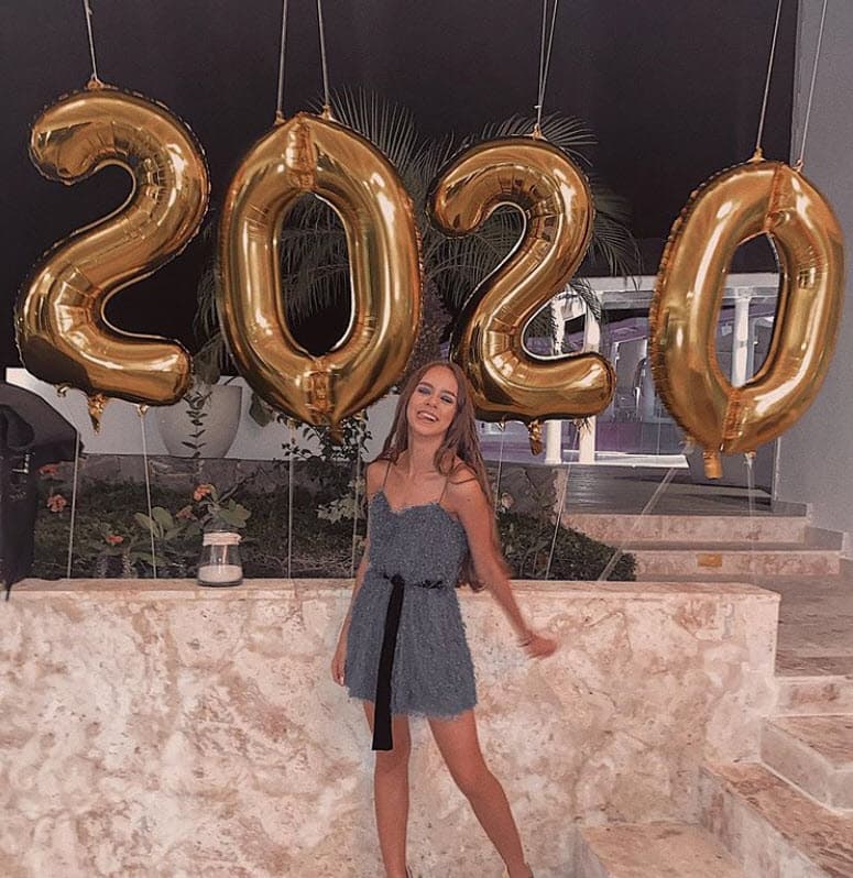 "Amo verte exitosa, triunfando y ver que sigues haciendo lo que amabas desde muy chiquita, porque hay muchas niñas que se pierden en el camino, entonces me encanta verte", expresó junto a la joven actriz.
<br>