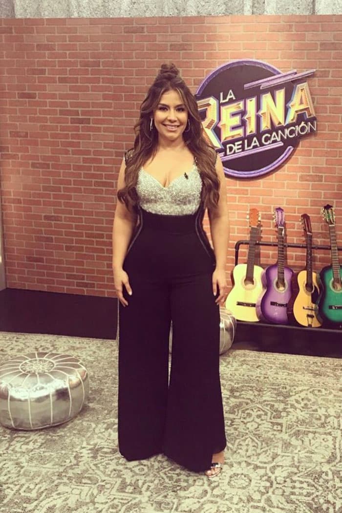 La primera noche vimos a la sinaloense con este atuendo muy elegante, pero vanguardista a la misma vez.