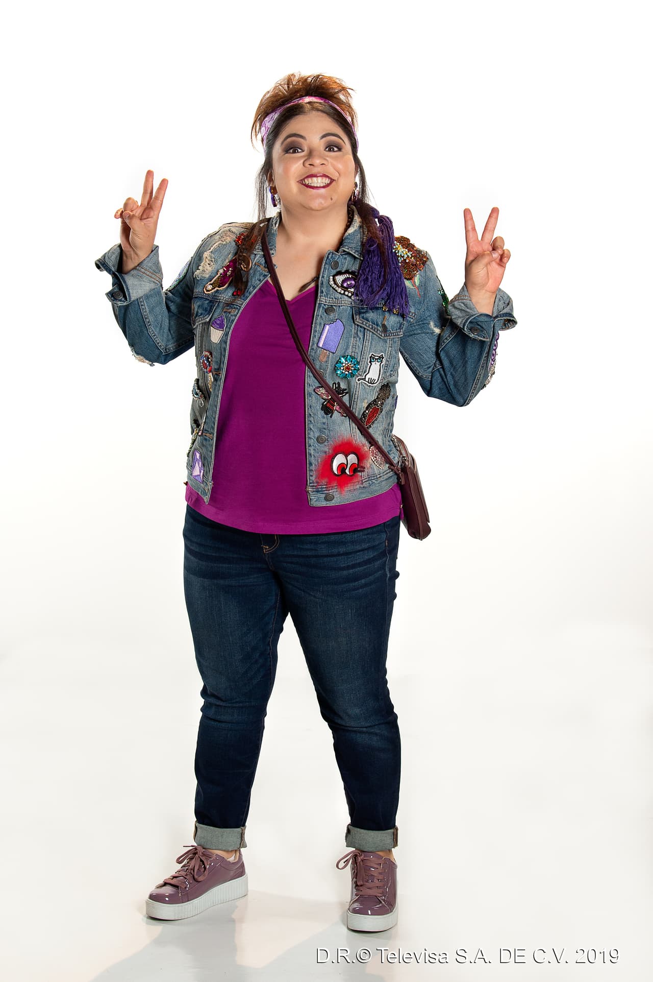 Luz Aldán agrega más diversión como Jenifer, una chica de barrio, neurótica por naturaleza, la cual se comporta como madre con Deyanira y Britny. 
<br>