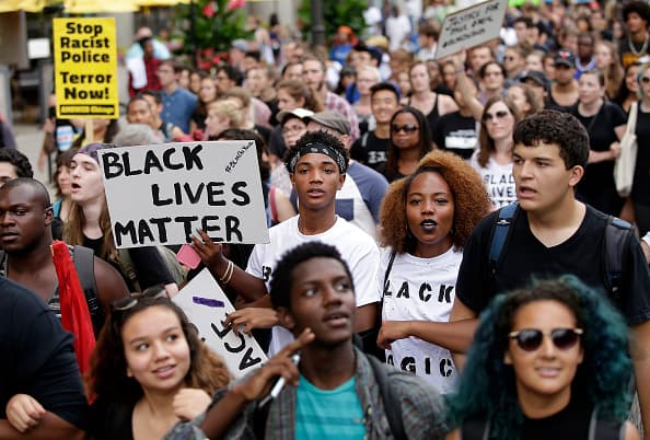 Cancelan protesta y clases en una escuela al sur de Chicago por motivos de seguridad