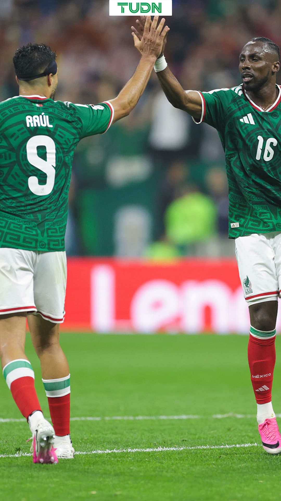 Futbolistas de la Selección Mexicana se rinden ante la afición tras Mundial 2026