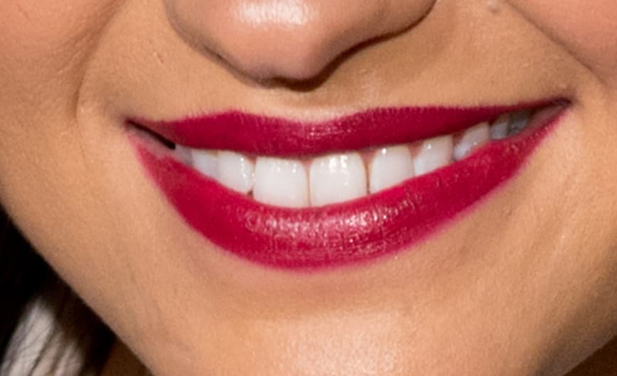 Esta boquita roja es de las más sexys, además de actuar canta de maravilla y baila súper bien.