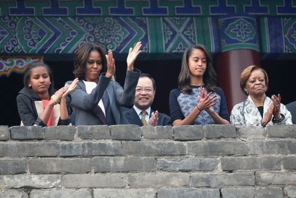 La primera dama siempre se ocupa de la salud, disciplina y éxito de sus hijas, antes que de la política, aunque en ambas tareas se saca un 10. Ha demostrado que además de ser una profesionista exitosa, madre dedicada y luchadora incansable, es una icono de moda y 'glamour'. Sin duda, ella es ejemplo y motivación para muchas madres que deben ser líderes, fuera y dentro de casa.