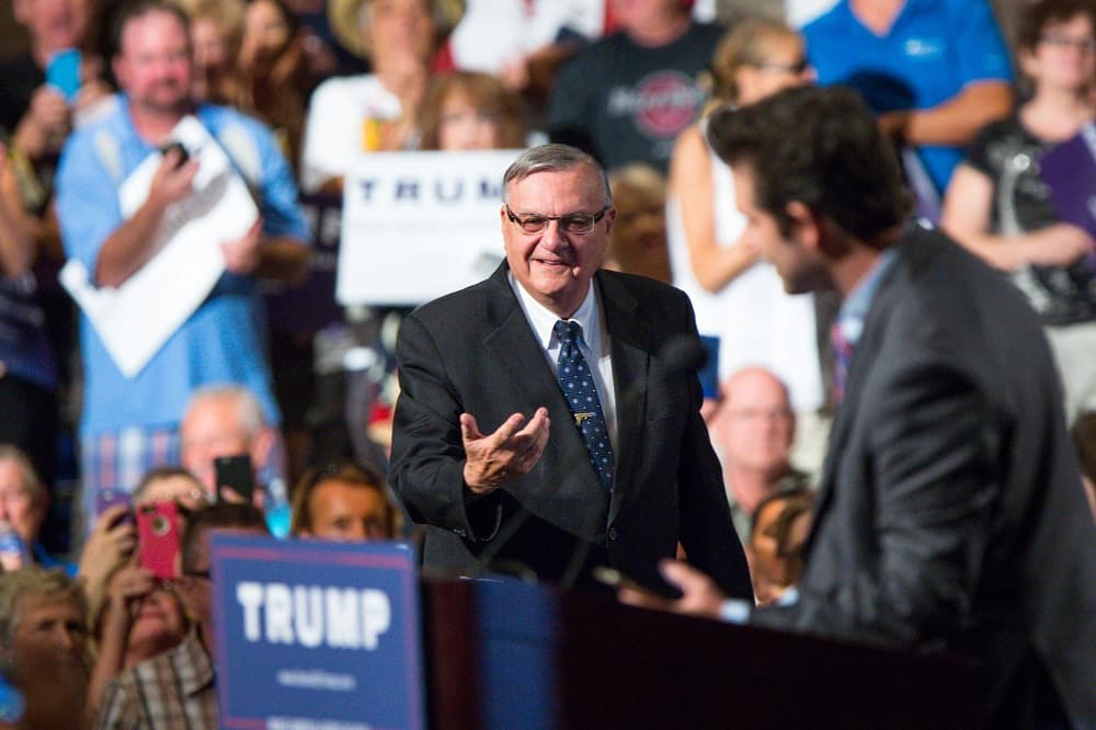 El alguacil Joe Arpaio anuncia respaldo a Donald Trump