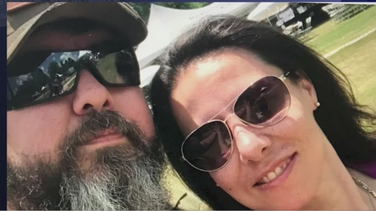 Hombre postea en Facebook un mensaje inquietante minutos antes de supuestamente matar a su esposa e hijastra