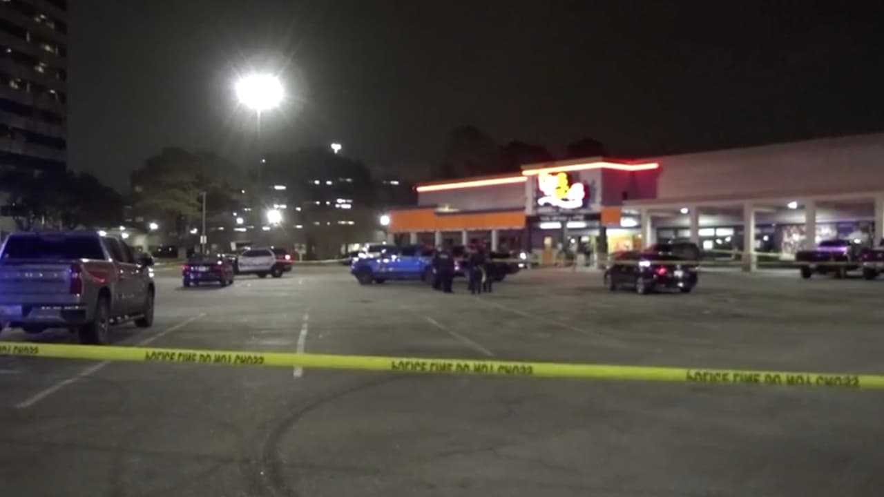 El lugar donde fue el tiroteo estaba lleno de gente en ese momento.