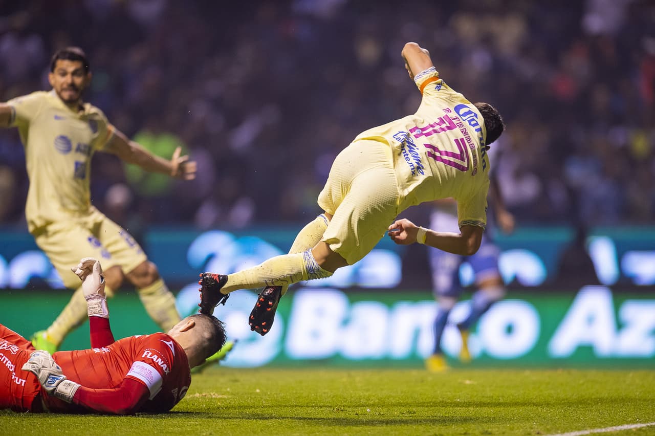 América aplastó 1-6 al Puebla en la ida de los Cuartos de Final con doblete de Henry Martín y goles de Diego Valdés, Alejandro Zendejas, Brian Rodríguez y Federico Viñas.