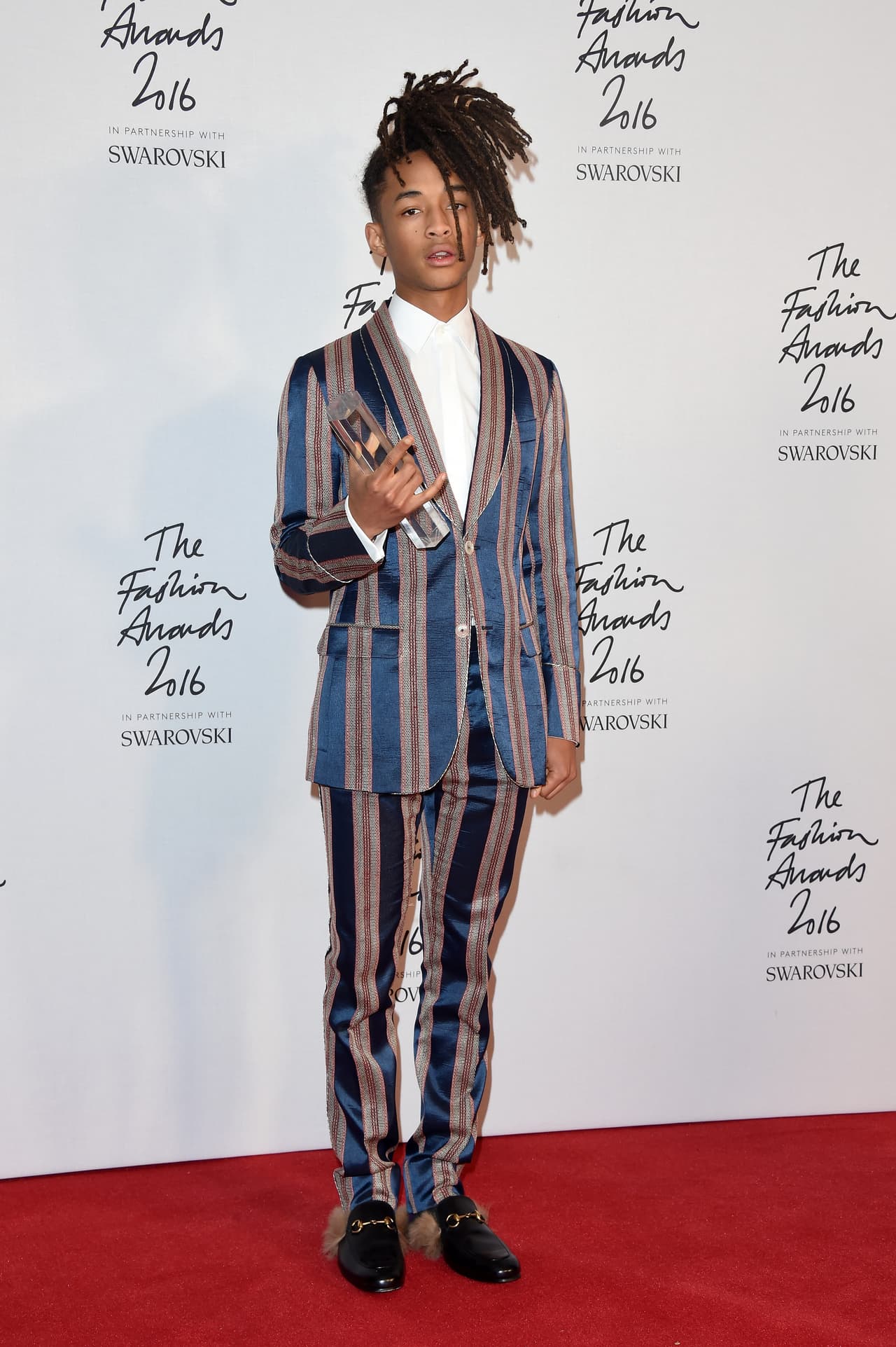 En 2013,
<b> Jaden Smith</b> ganó el premio al Icono de estilo de los British Fashion Awards. Ha sido imagen de varias marcas y protagonizó la campaña primavera-verano 2016 para la firma Louis Vuitton.