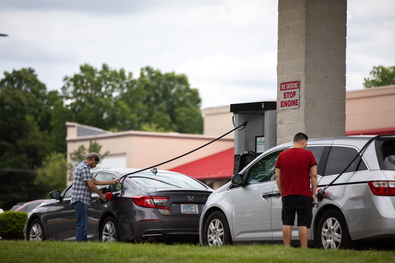 Con transmisión automática acelera suavemente para no elevar demasiado las revoluciones y evitar gastar gasolina. 
<br>