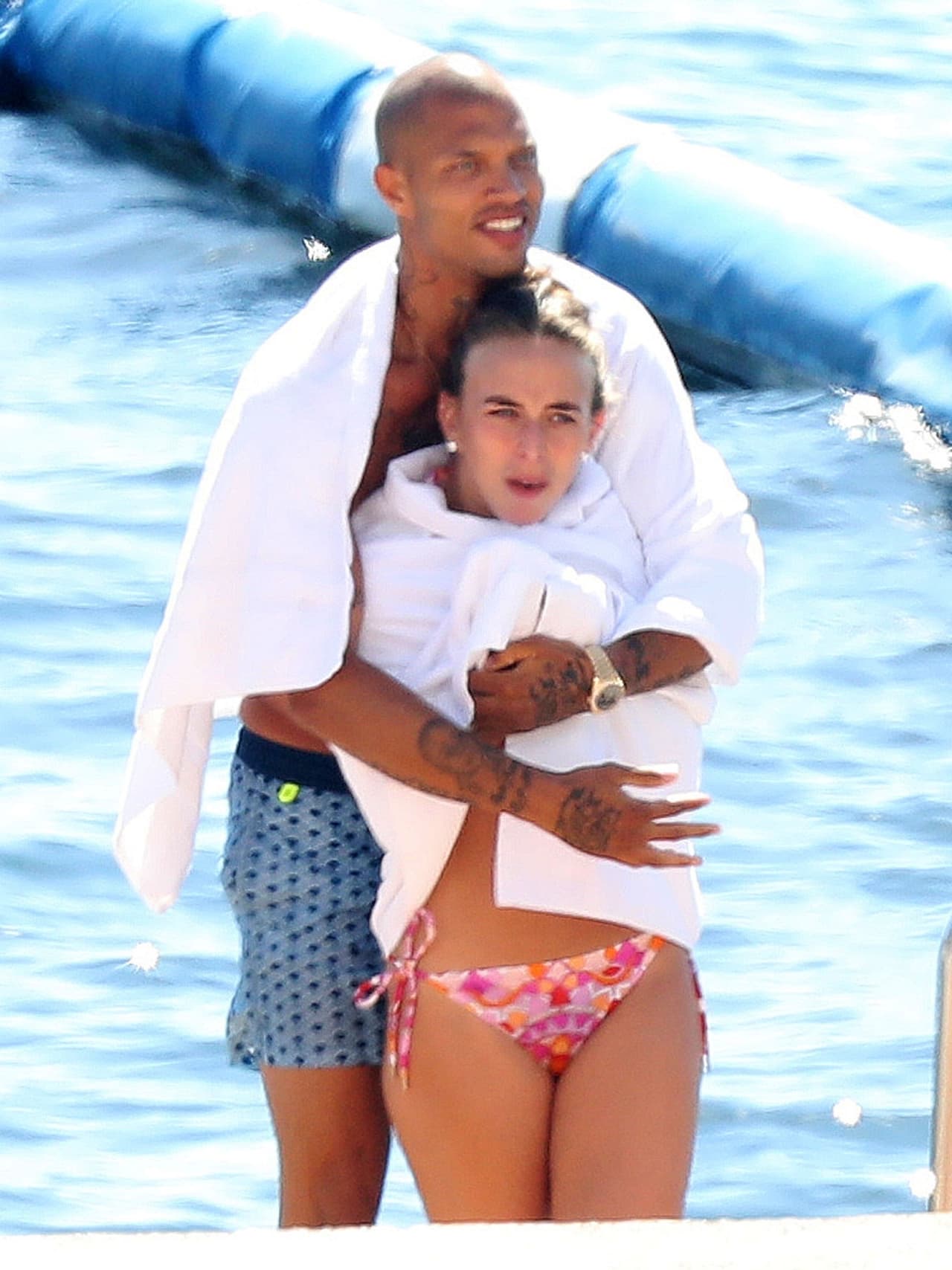 El mismo medio dijo que a partir de ese momento, Chloe habría dejado de usar el anillo de compromiso que el modelo le dio, aunque cabe destacar, que la pareja no ha confirmado que estén comprometidos.