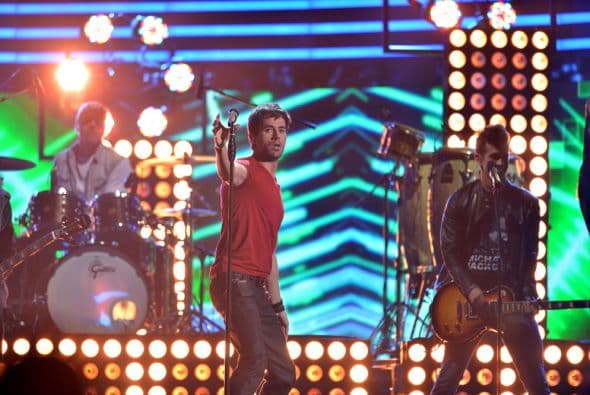 Cuando terminó el momento romántico, llegó el ritmo electrónico a todo lo que da.