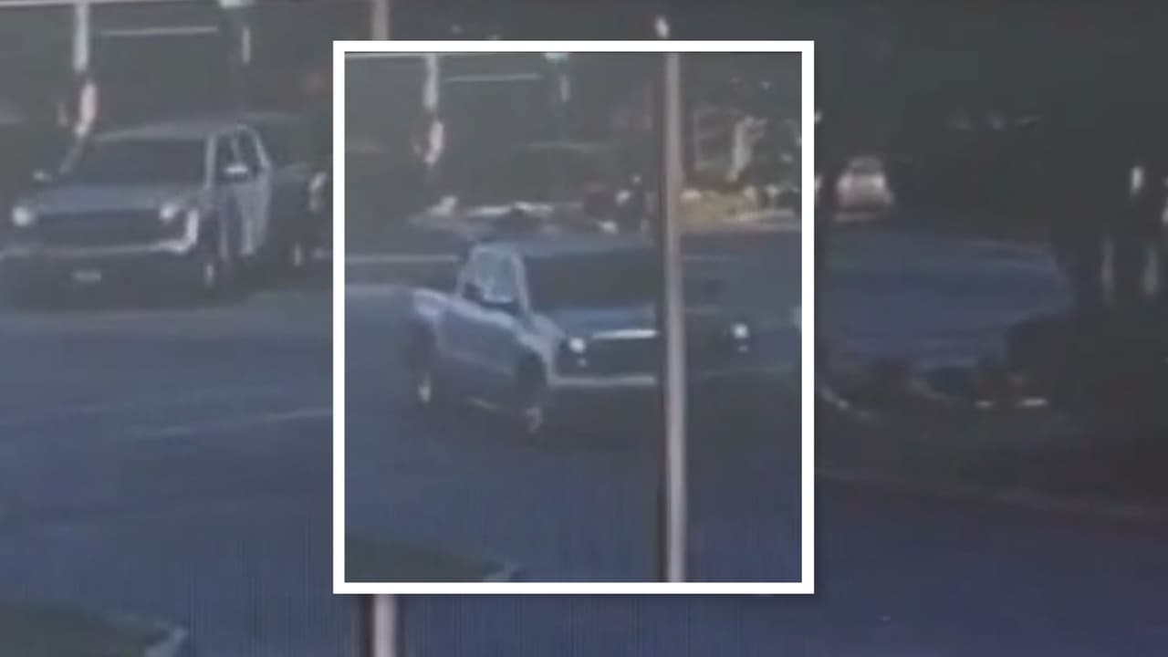 Buscan a un conductor que se dio a la fuga tras atropellar a dos motociclistas en el condado de Harris