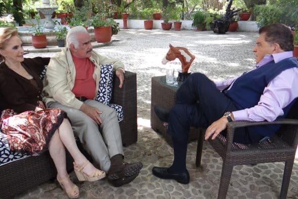 Una de sus mayores alegrías son sus hijos, en especial Alejandro Fernández que de manera extraordinaria ha seguido los pasos de su padre y ha logrado posicionarse como un ídolo de la música en español.