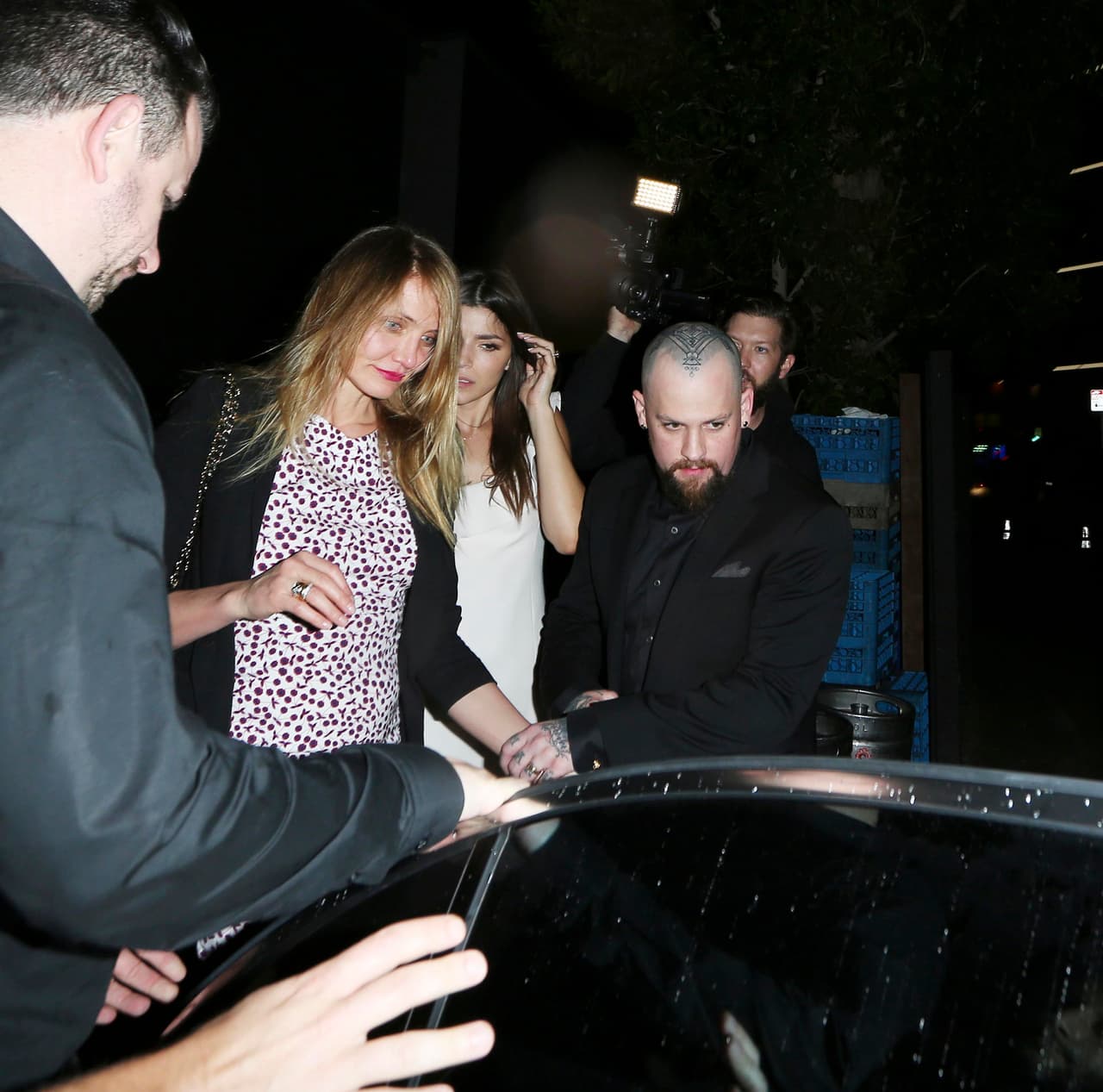 Pero los flashazos de las cámaras marearon más a la actriz.