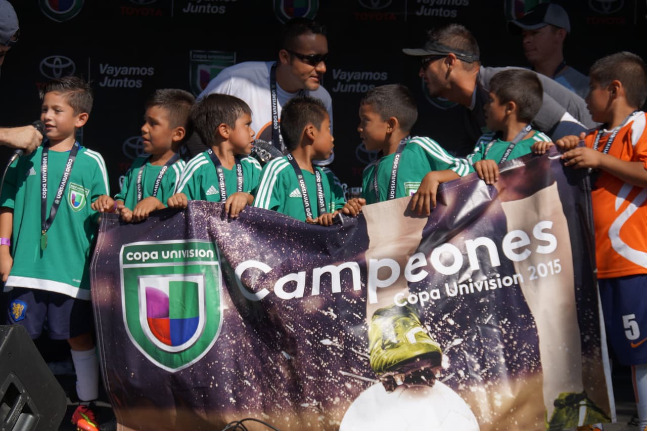 Estos pequeños ‘cracks’ angelinos dominaron la cancha de juego y se coronaron como campeones en la Copa Univision.