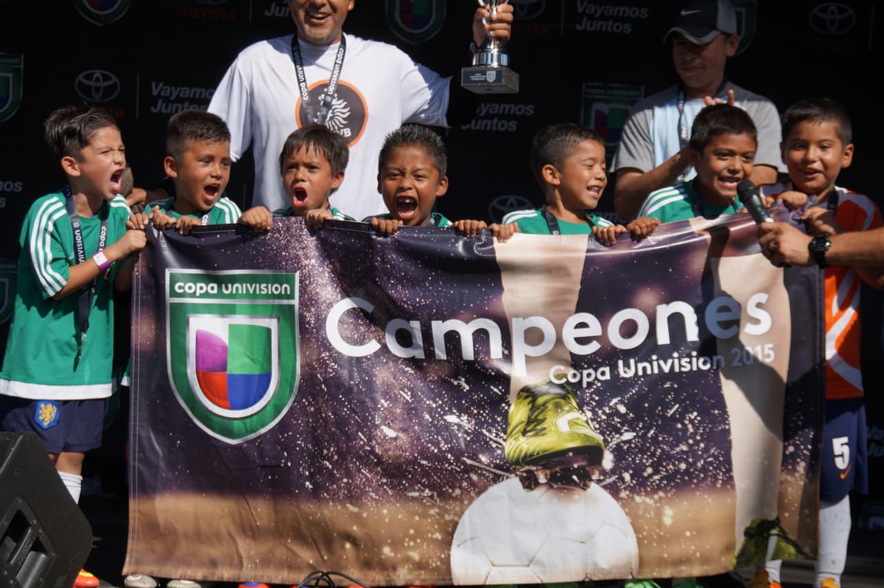 Estos pequeños ‘cracks’ angelinos dominaron la cancha de juego y se coronaron como campeones en la Copa Univision.