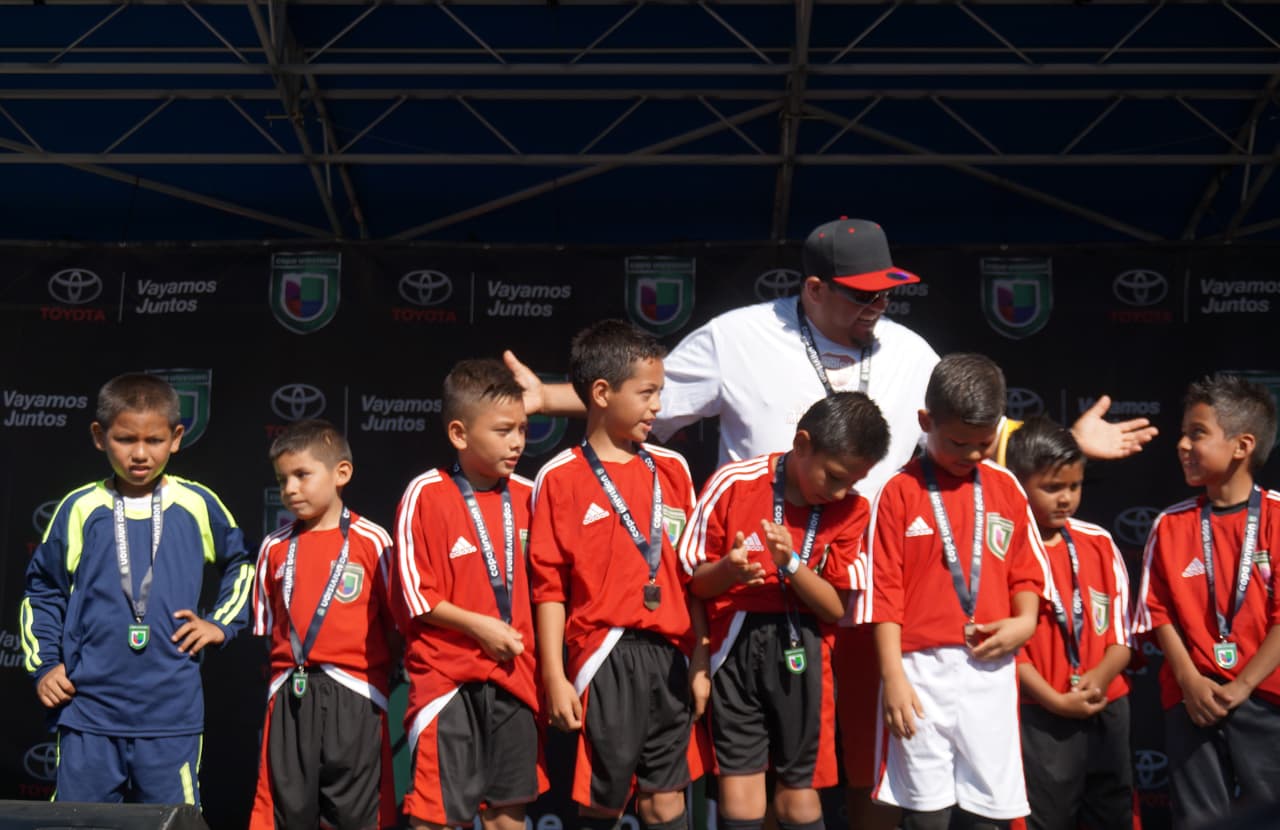 Estos pequeños ‘cracks’ angelinos dominaron la cancha de juego y se coronaron como campeones en la Copa Univision.
