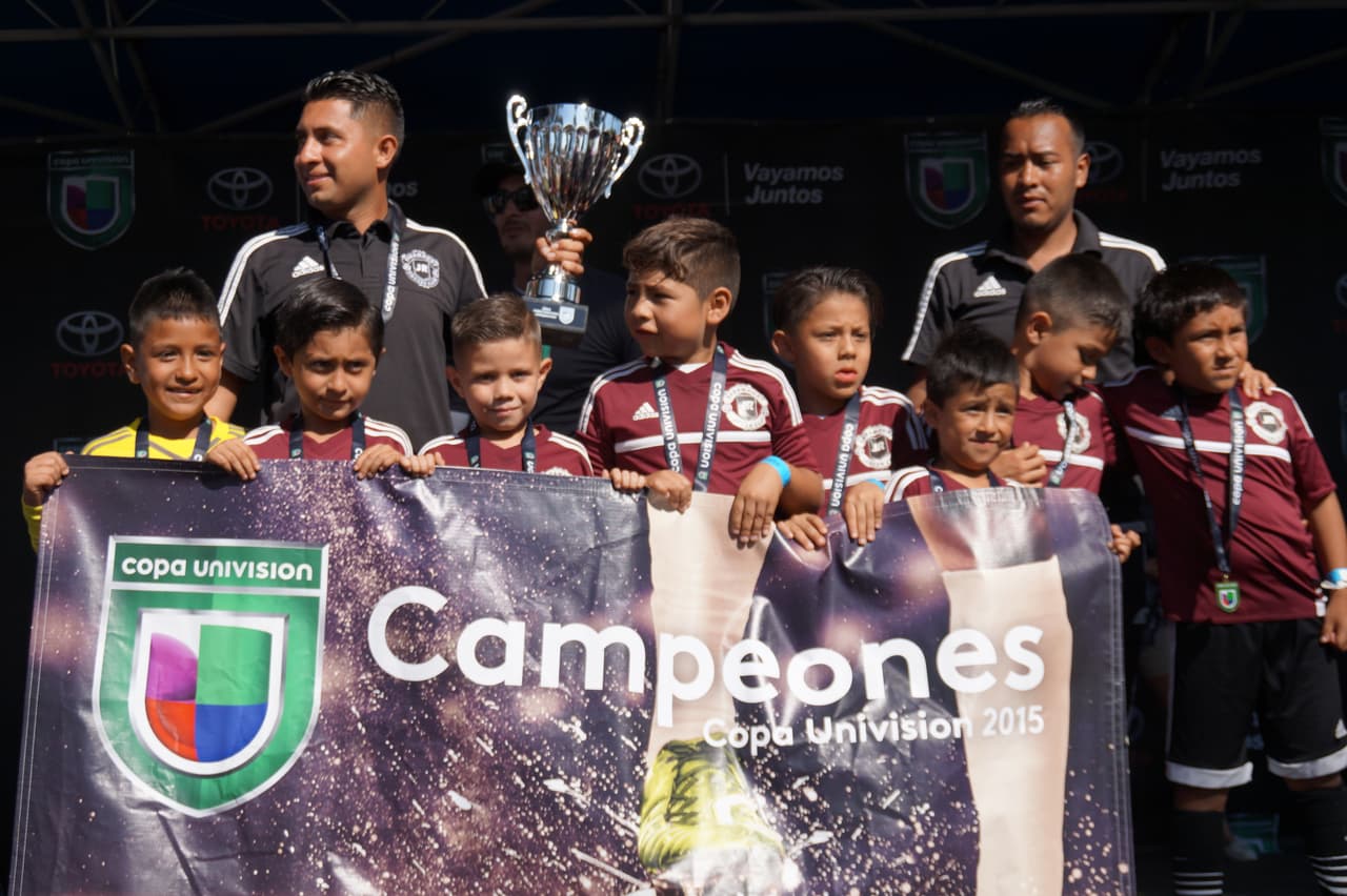 Estos pequeños ‘cracks’ angelinos dominaron la cancha de juego y se coronaron como campeones en la Copa Univision.