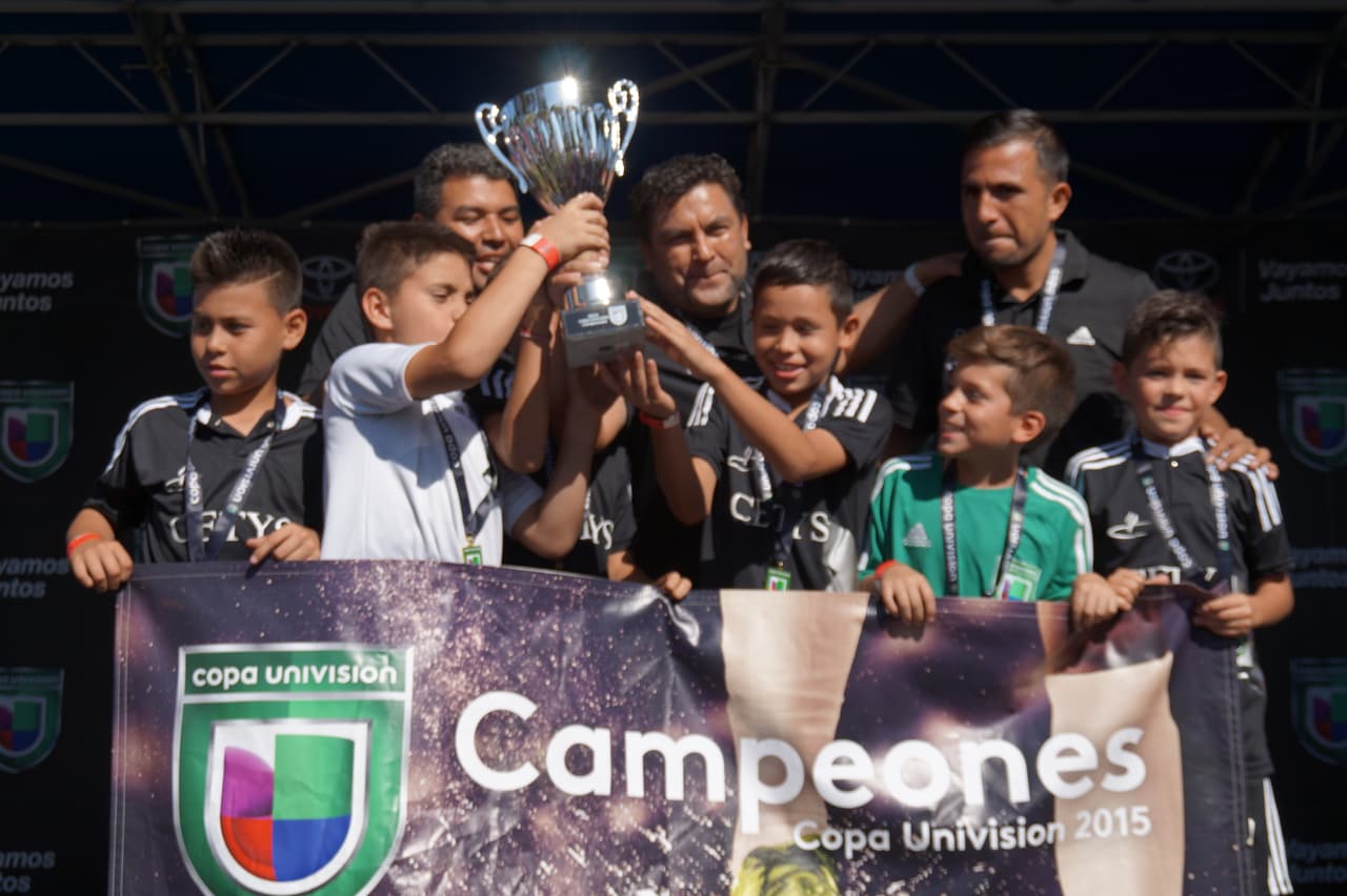 Estos pequeños ‘cracks’ angelinos dominaron la cancha de juego y se coronaron como campeones en la Copa Univision.