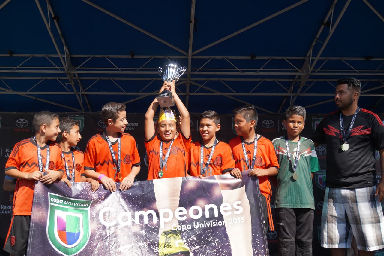 Estos pequeños ‘cracks’ angelinos dominaron la cancha de juego y se coronaron como campeones en la Copa Univision.