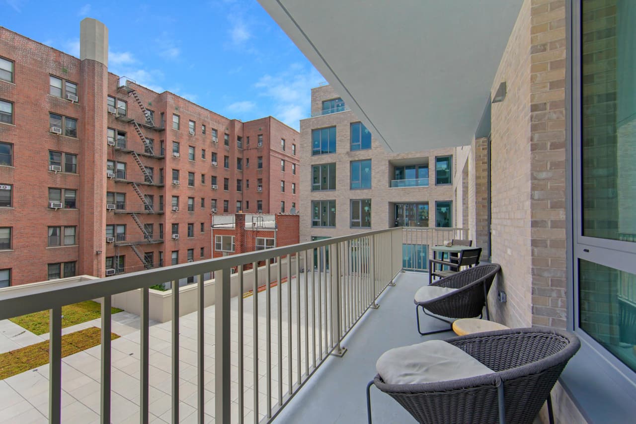 <h3 class="cms-H3-H3"><b>Amara</b></h3>
<br> 
<b>Queens</b>
<br> 
<br>
<b>Departamentos disponibles</b>: 28. 5 Studios, 16 de una habitación y 7 de dos habitaciones.
<br>
<br> 
<b>Ubicación: </b>31-90 29 Street, Astoria
<br> 
<br> 
<b>Ingresos</b>: $78,000 - $218,010
<br> 
<br> 
<b>Rango de rentas</b>: $2,275 a $3,700
<br> 
<br> 
<b>Cierre de inscripciones</b>: 27 de noviembre
<br> 
<br> 
<b>¿Cómo aplicar?</b>
<br> 
<b><a href="https://housingconnect.nyc.gov/PublicWeb/details/5214">Puedes dar clic en este enlace</a></b>
<br>