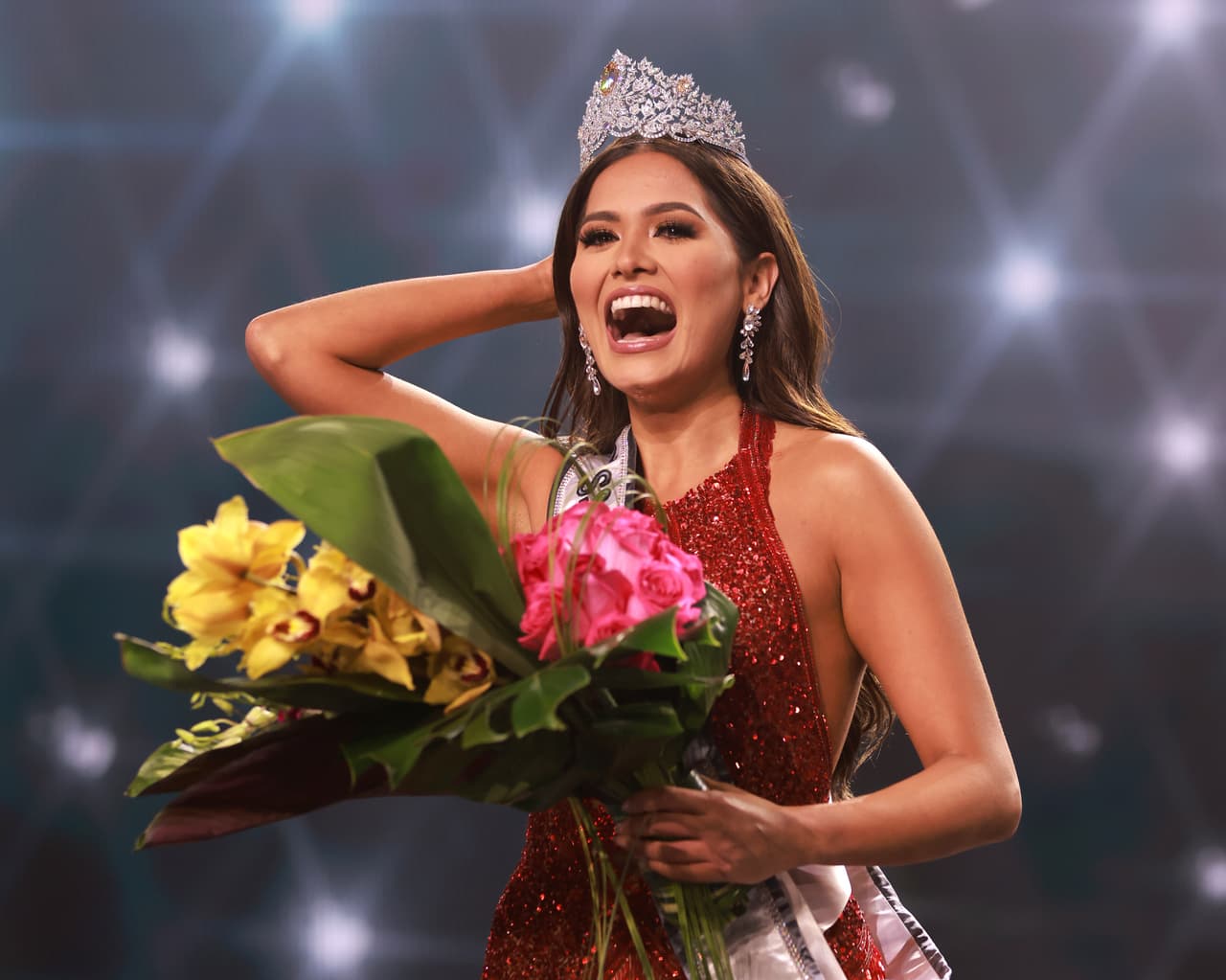 La mexicana Andrea Meza se coronó con el título de Miss Universo la noche de este domingo 16 de mayo, luego de haber superado a las semifinalistas de Brasil, Perú, República Dominicana e India.