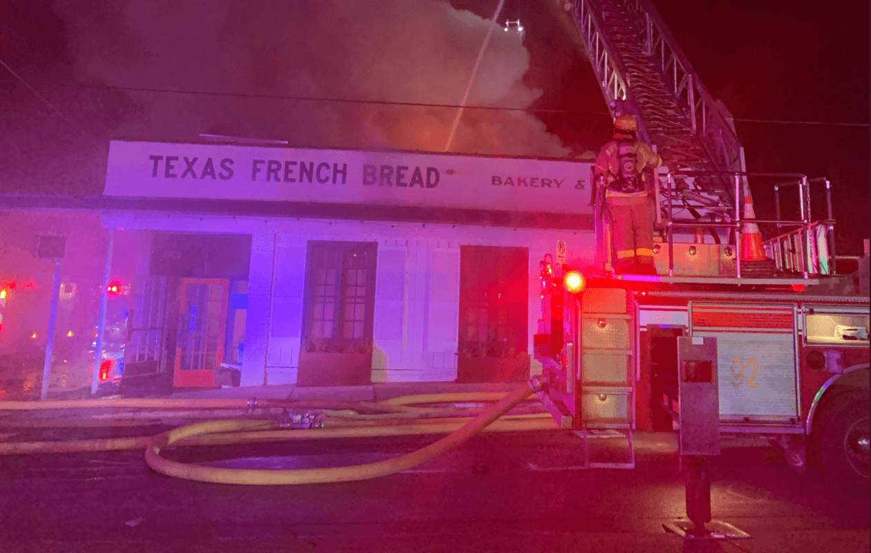 Reconocida panadería del centro de Austin queda destruida tras incendio 