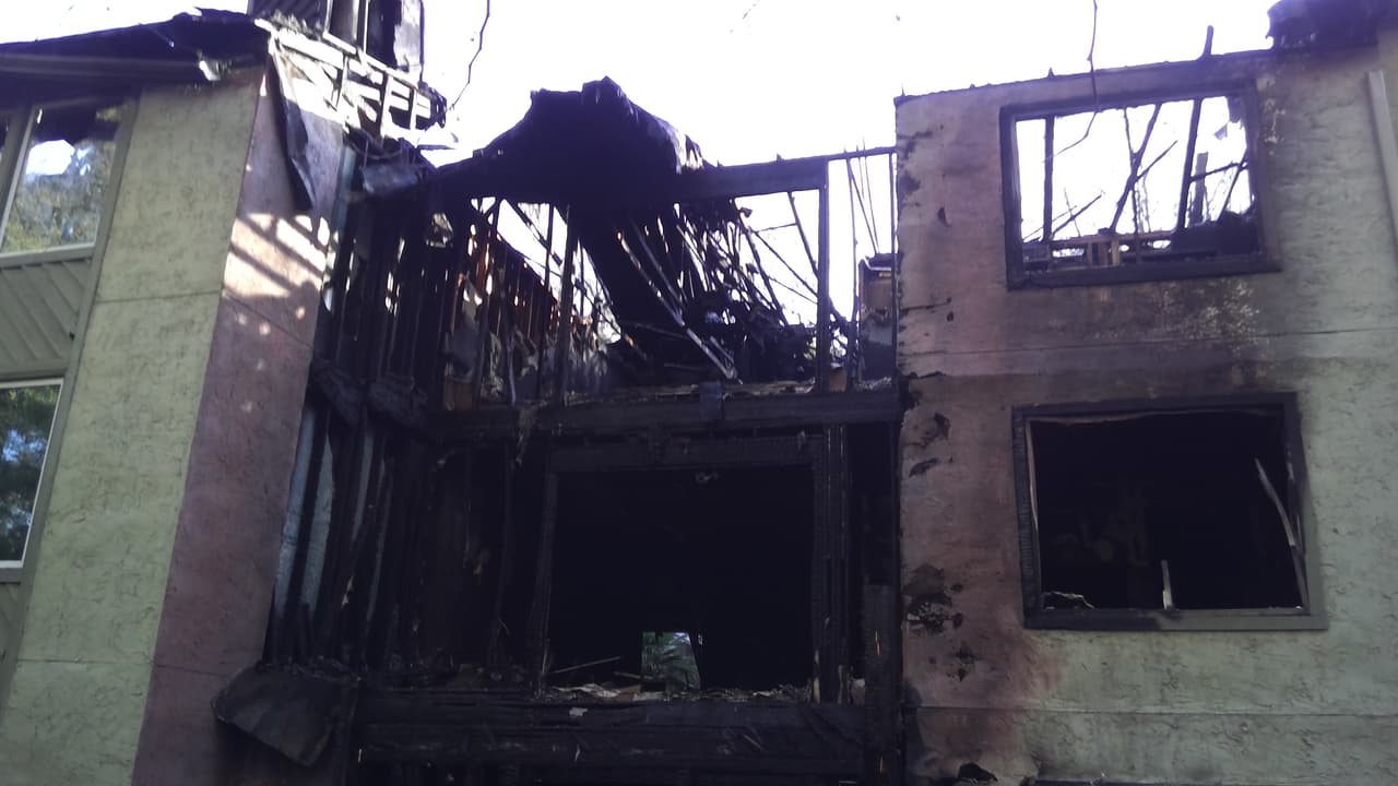 La Cruz Roja Americana de Georgia está ayudando a los 26 residentes que fueron desplazados por el incendio.