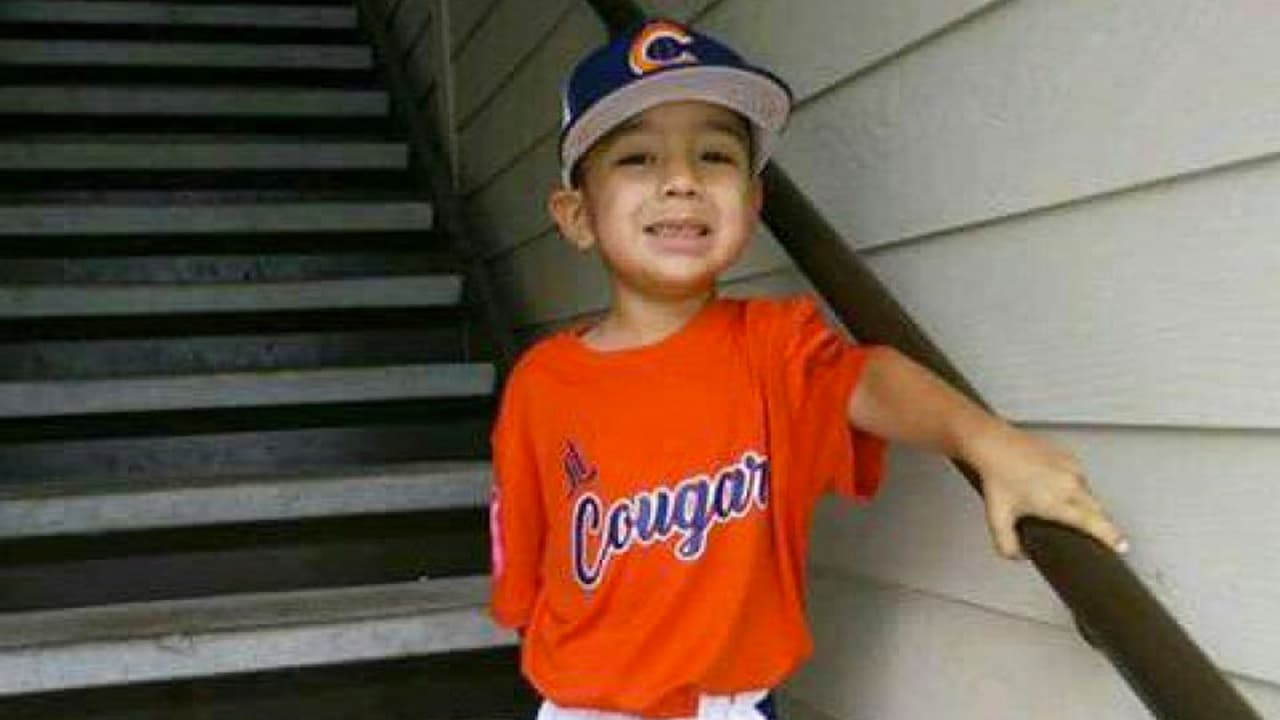 René Blancas Jr., de 3 años de edad, murió tras recibir un disparo cuando viajaba en la parte trasera del vehículo de su familia. Era aficionado al béisbol y quería celebrar su cuarto cumpleaños al lado de sus compañeritos de escuela.