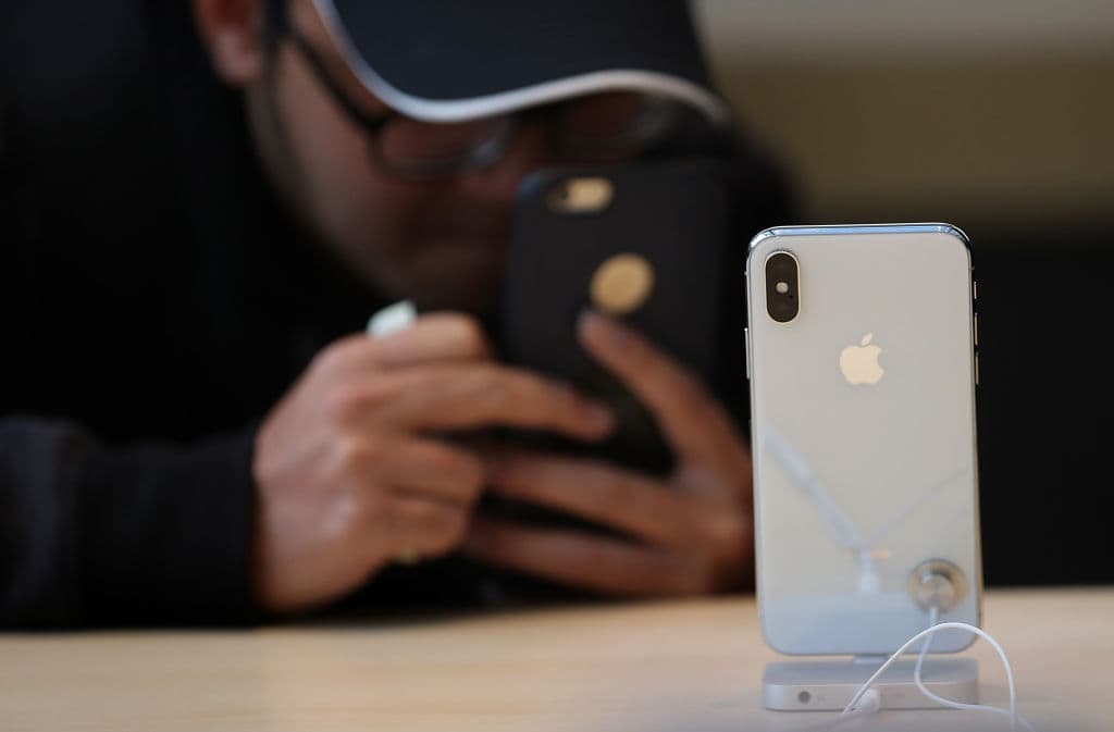 Apple reconoció que la vulnerabilidad afecta a sus dispositivos iPhone, iPad y Mac.