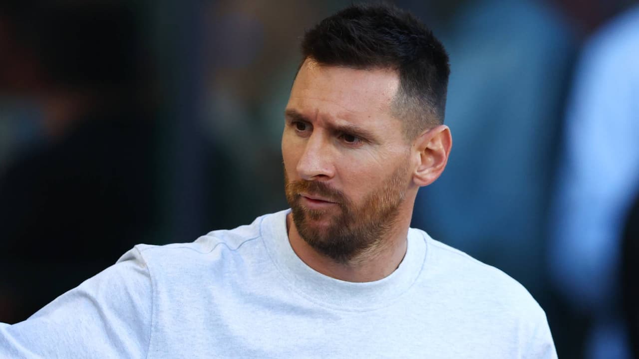 ¡Ni Messi se salva! Grupo activista vandaliza su mansión