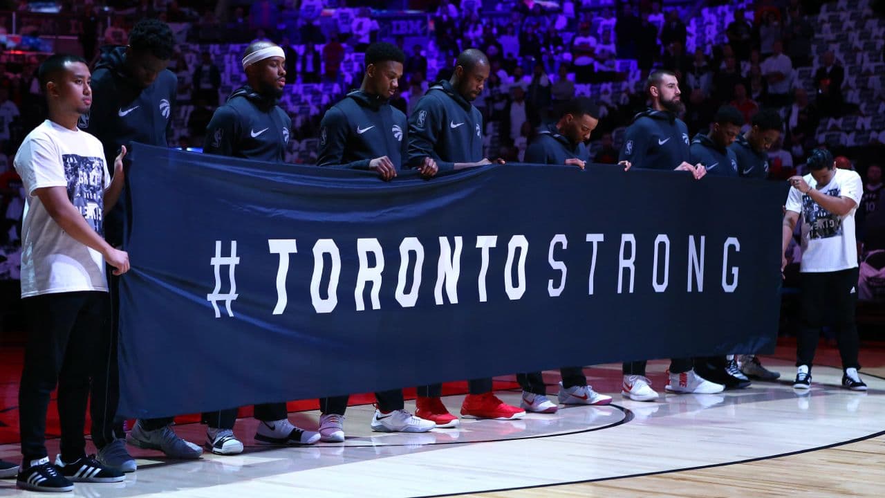 Toronto se dividió entre sus cuatro equipos tras la tragedia