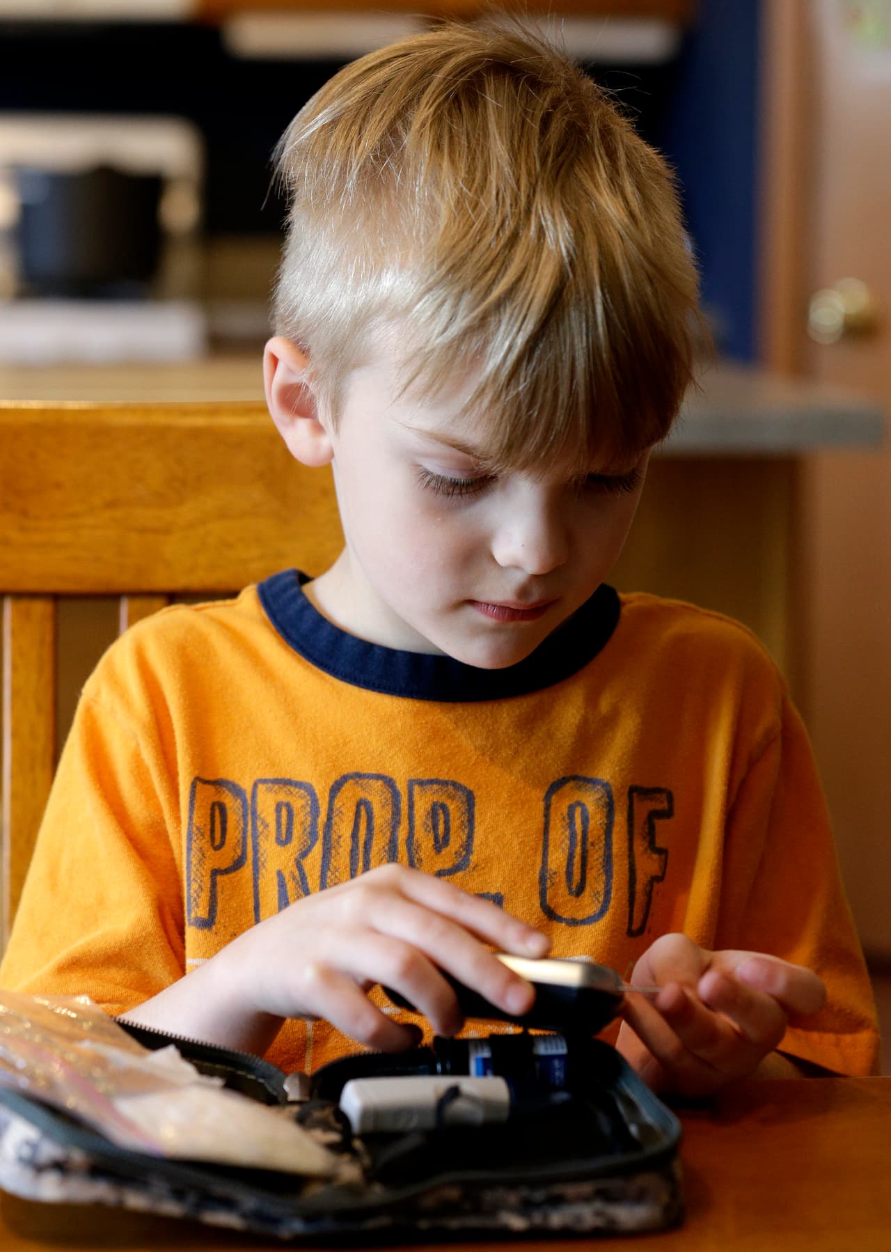 Una foto de un niño de 5 años que padece diabetes tipo 1. "La insulina ha mejorado drásticamente desde que se descubrió por primera vez hace un siglo en 1921, pero aún queda mucho por hacer para garantizar un acceso equitativo a la atención de la diabetes, medicamentos y programas de apoyo en todo el mundo", dijo en un comunicado enviado a
<b><a href="https://www.univision.com/noticias" target="_blank">Univision Noticias</a></b>, Mike Mason, presidente de Lilly Diabetes.