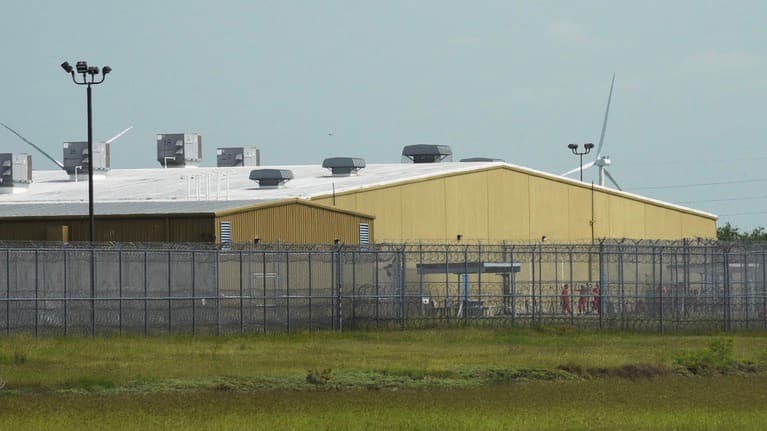 Gobierno de Trump pide a la Corte Suprema que le permita retomar las deportaciones de venezolanos